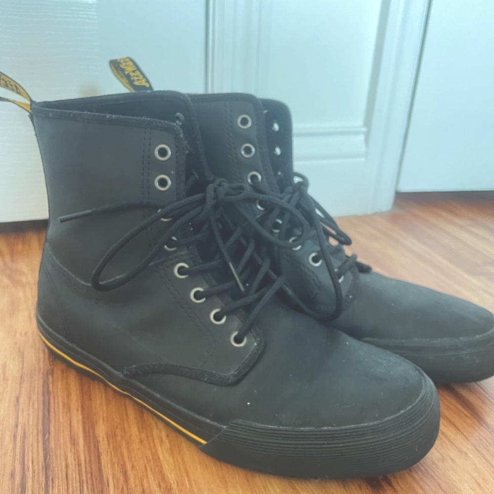 Dr. Martens Winsted Men’s 9
